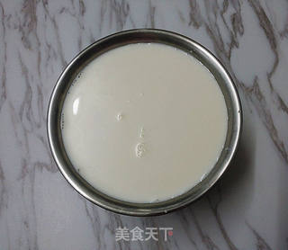 蓝莓果酱拉花酸奶的做法步骤:5