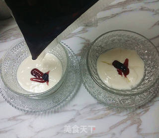 蓝莓果酱拉花酸奶的做法步骤:8