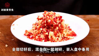 剁椒黄鸭叫的做法步骤:2
