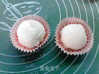 樱桃雪媚娘的做法步骤:11