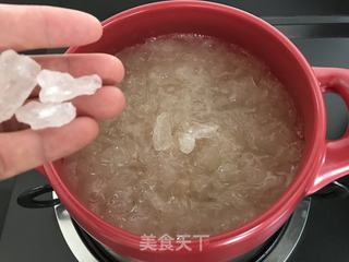 甜瓜枸杞银耳羹的做法步骤：4