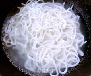 时蔬肉燕乌冬面的做法步骤:2