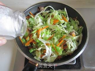 圆白菜炒饼的做法步骤:6