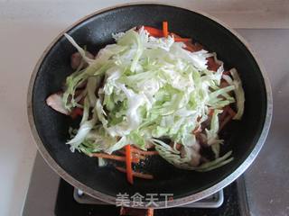 圆白菜炒饼的做法步骤:5