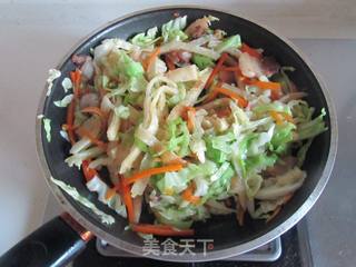 圆白菜炒饼的做法步骤:8