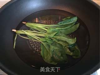 菠菜厚蛋烧的做法步骤：1