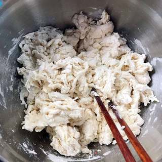 香肠兔子馒头卷的做法步骤:3