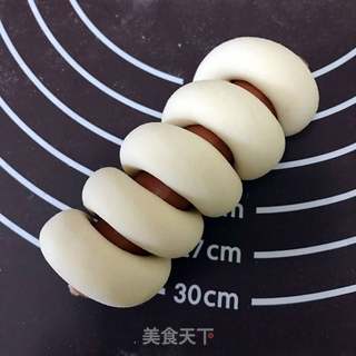 香肠兔子馒头卷的做法步骤:8