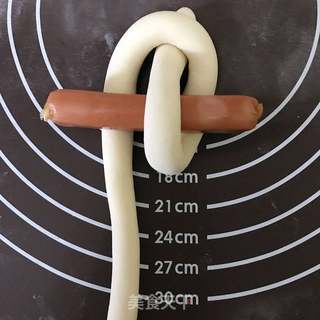 香肠兔子馒头卷的做法步骤:10