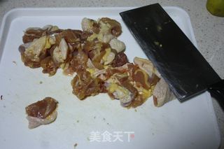 肉汁四溢炸鸡块的做法步骤：2