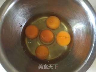 香肠抱蛋卷的做法步骤:4