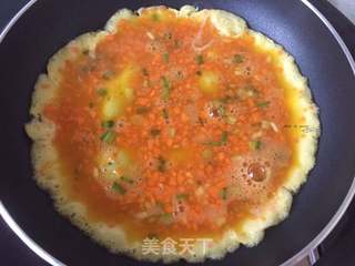 香肠抱蛋卷的做法步骤:7