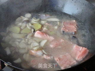 燕麦饭配三文鱼蘑菇汤的做法步骤:8