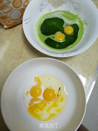 菠菜旋风蛋糕卷的做法步骤:2