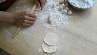 鱼太牛虾爬子水饺的做法步骤：4