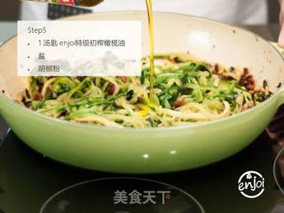 西葫芦丝佐柠檬汁的做法步骤:5