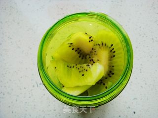 酸奶水果冰棒的做法步骤:5