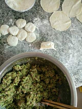 西兰花牛肉水饺的做法步骤:4