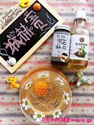 秋葵蒸蛋羹适合12+以上宝宝食用,不加盐和酱油,8➕以上宝的做法步骤:3