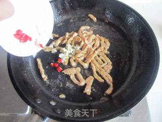 酸菜苕粉肉丝的做法步骤:4