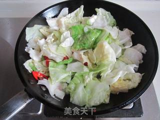 油豆皮炒圆白菜的做法步骤：5