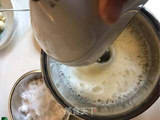 不失败的戚风蛋糕的做法步骤:4