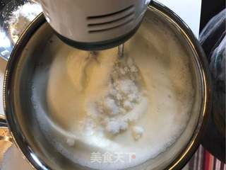 不失败的戚风蛋糕的做法步骤:5