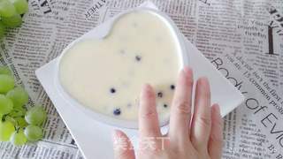 冻酸奶蓝莓慕斯的做法步骤:12
