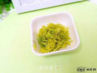 芹菜肉馅三角馄饨的做法步骤:3