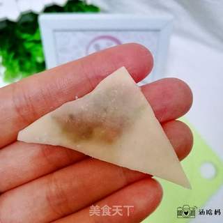 芹菜肉馅三角馄饨的做法步骤:5