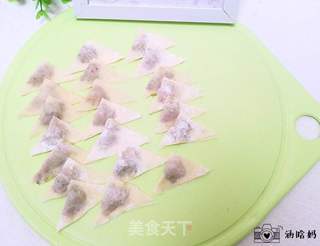 芹菜肉馅三角馄饨的做法步骤:6