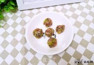 芹菜肉馅三角馄饨的做法步骤:7