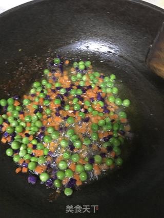 五彩菠萝饭的做法步骤:9