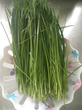 韭菜鸡蛋水饺的做法步骤:2