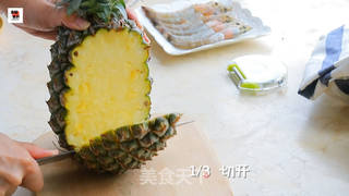 连碗都省了的“菠萝船炒饭”的做法步骤：1