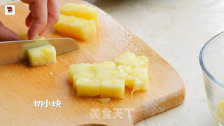 连碗都省了的“菠萝船炒饭”的做法步骤：4