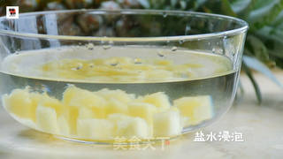连碗都省了的“菠萝船炒饭”的做法步骤：5