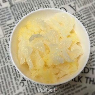 桃胶皂角米银耳羹的做法步骤：2
