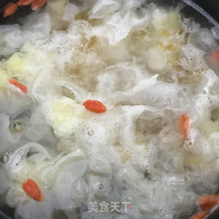 桃胶皂角米银耳羹的做法步骤：6