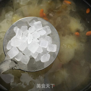 桃胶皂角米银耳羹的做法步骤：8