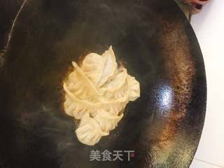 水煎肉饺的做法步骤：16