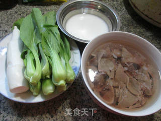 菜芯茭白猪肝羹的做法步骤：1