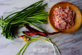 肉末蒜薹粒的做法步骤：1