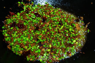 肉末蒜薹粒的做法步骤:4