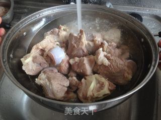 冬瓜薏米猪骨汤的做法步骤:5