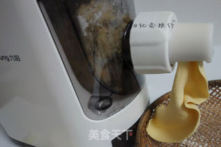 双色玫瑰花饺子的做法步骤:6