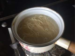 番茄鸡蛋意面的做法步骤:2