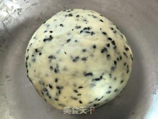 黑芝麻麻糬面包的做法步骤：4