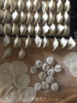 皮Q馅爽脆的莲藕大肉饺子的做法步骤：13