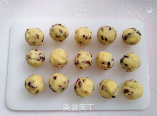 椰蓉蔓越莓月饼的做法步骤:10